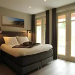 Holiday Home With Bubble Bath In Noordwijk