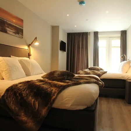 With Bubble Bath In Noordwijk