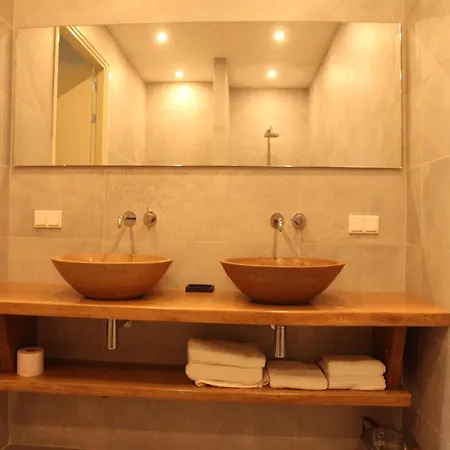 Vakantiehuis With Bubble Bath In *
